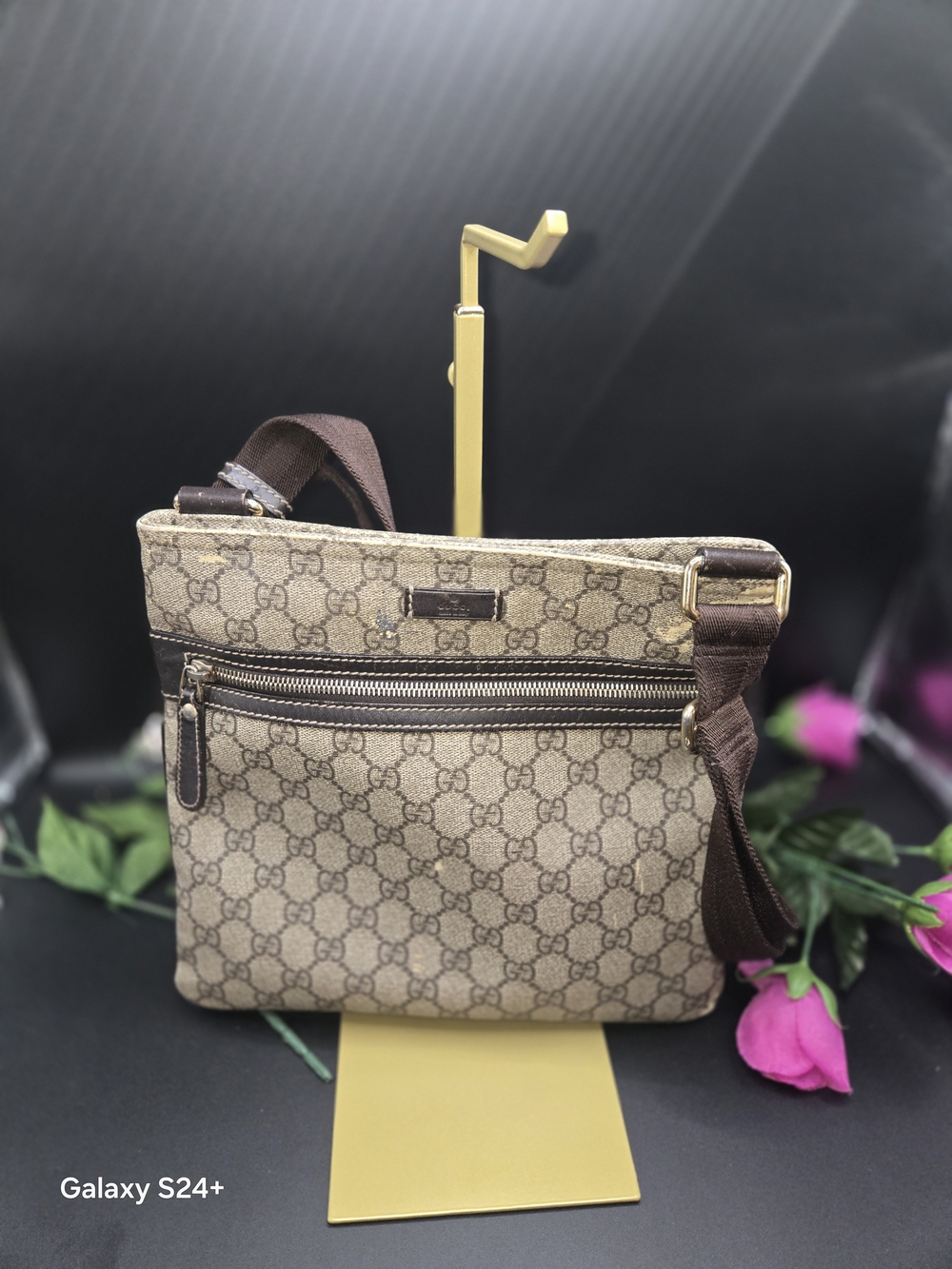 Authentic Gucci GG Supreme Monogram Canvas Crossbody Messenger Bag